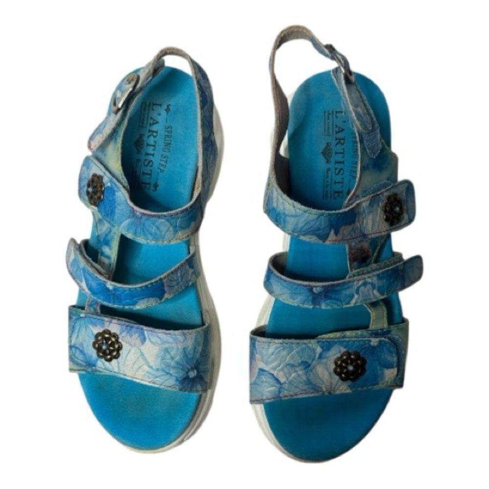 L'ATISTE Seansand Blum Blue Embossed Floral Sandals Spring Step. Size 37 ( 6.5/7